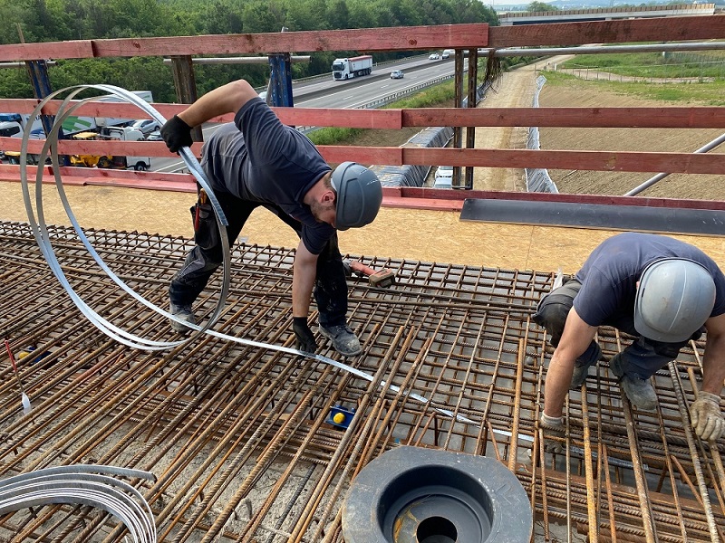 4. Insertion de la bande de terre galvanisé dans le ferraillage